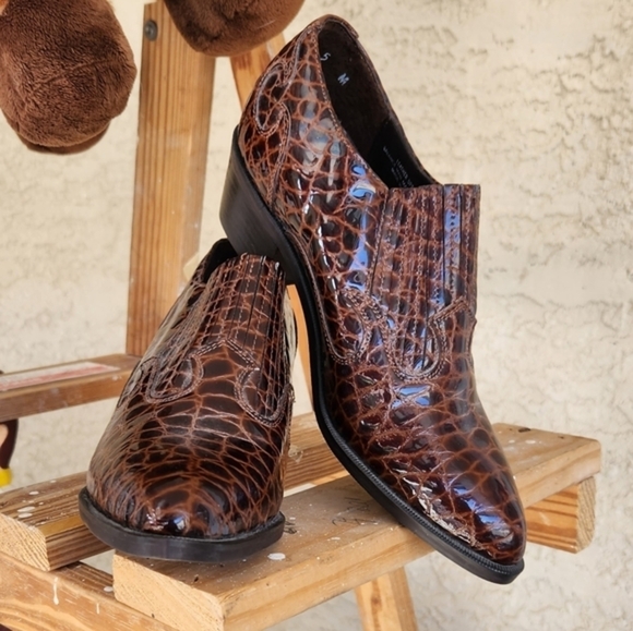 Dingo Vintage Brown Patent Leather Embossed Ankle Boot‎ - Picture 2 of 7